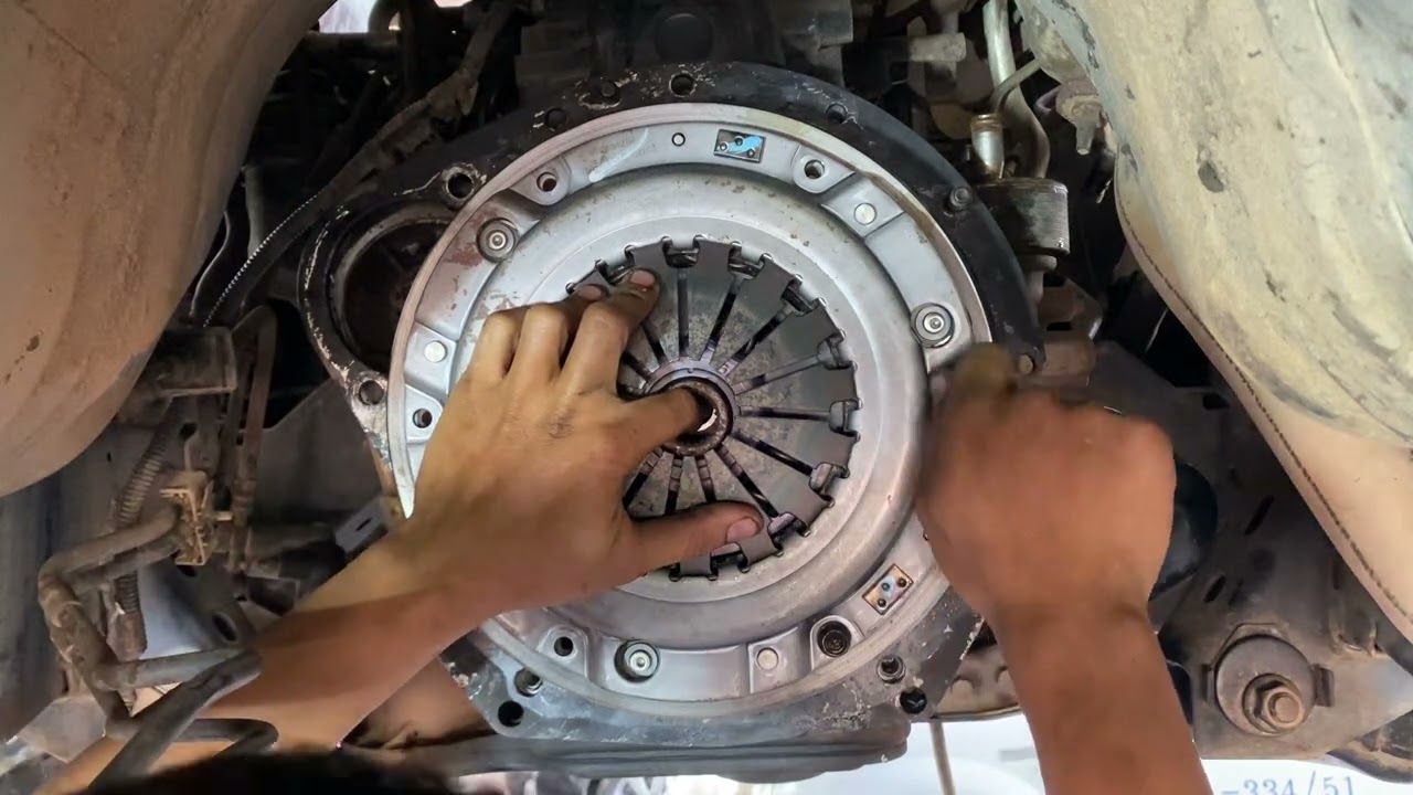 #เปลี่ยนแผ่นคลัตซ์ #dmax #automobile #capcut #อู่ช่างน้อยเซอร์วิส