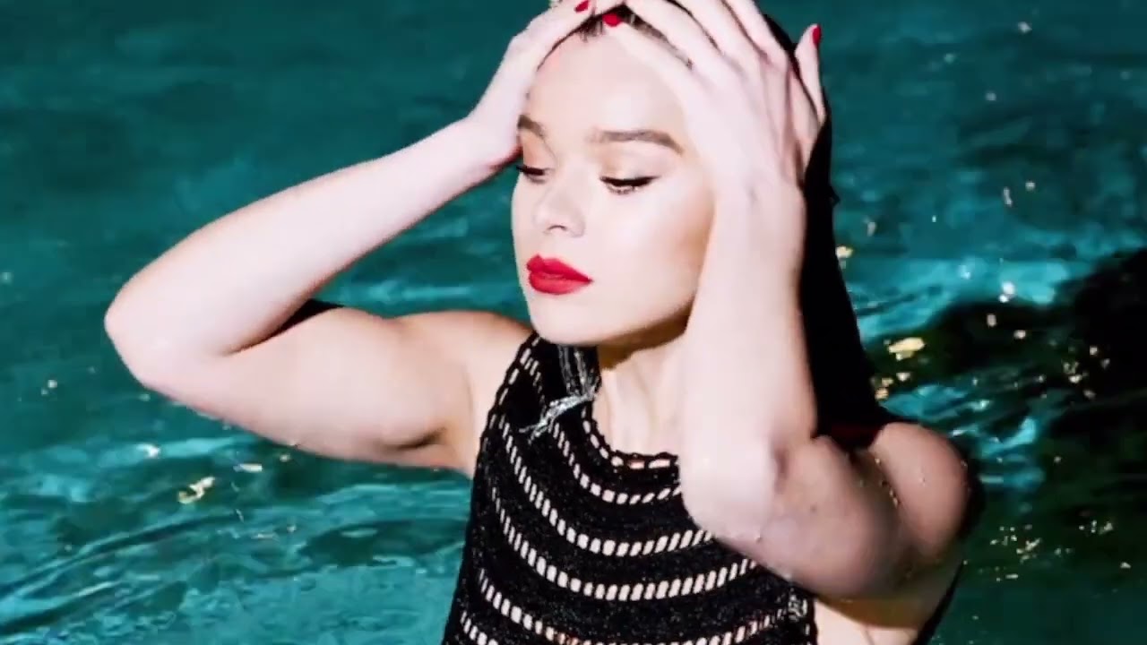 Hailee Steinfeld Cosmo Cover