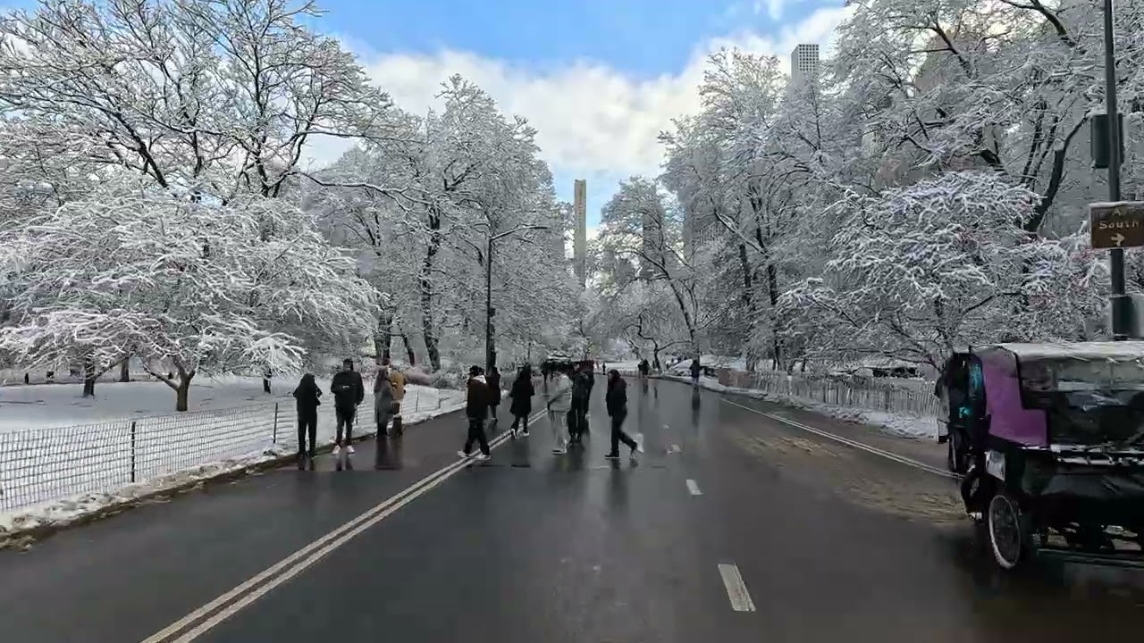 Central Park Loop by bike after a heavy snowfall ❄️🚴‍♂️ | Winter NYC Ride - December 14, 2025. Snow