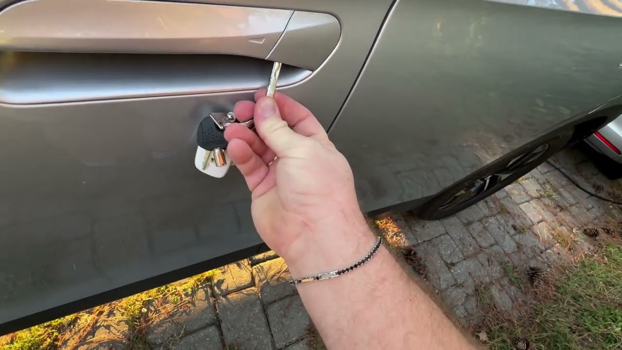 Manually unlock VW ID.4 with dead key FOB