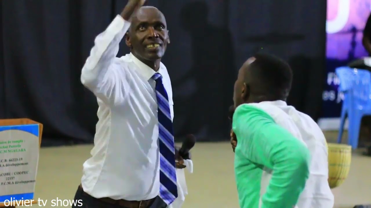 EV JACQUES MUGITERANE IBUJUMBURA AKOZE IBITANGAZA HAMWE NA CHICHI PIANISTE AIMABLE