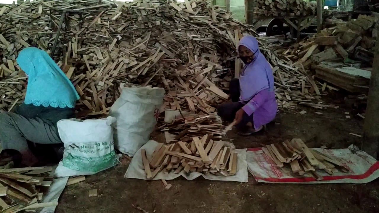 Kunjungan Lapangan Usaha Laminasi Kayu dari Limbah Kayu di Kabupaten Purbalingga