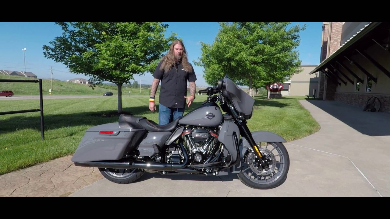 Harley Davidson CVO Street Glide 2018 года
