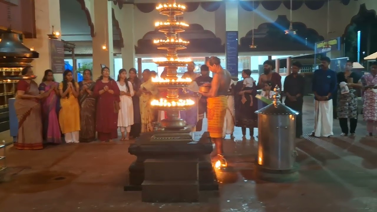 ശ്രീ നമ്പോർക്കാവ് ഭഗവതി ക്ഷേത്രം - ചുറ്റുവിളക്കും , വെളിപാടും