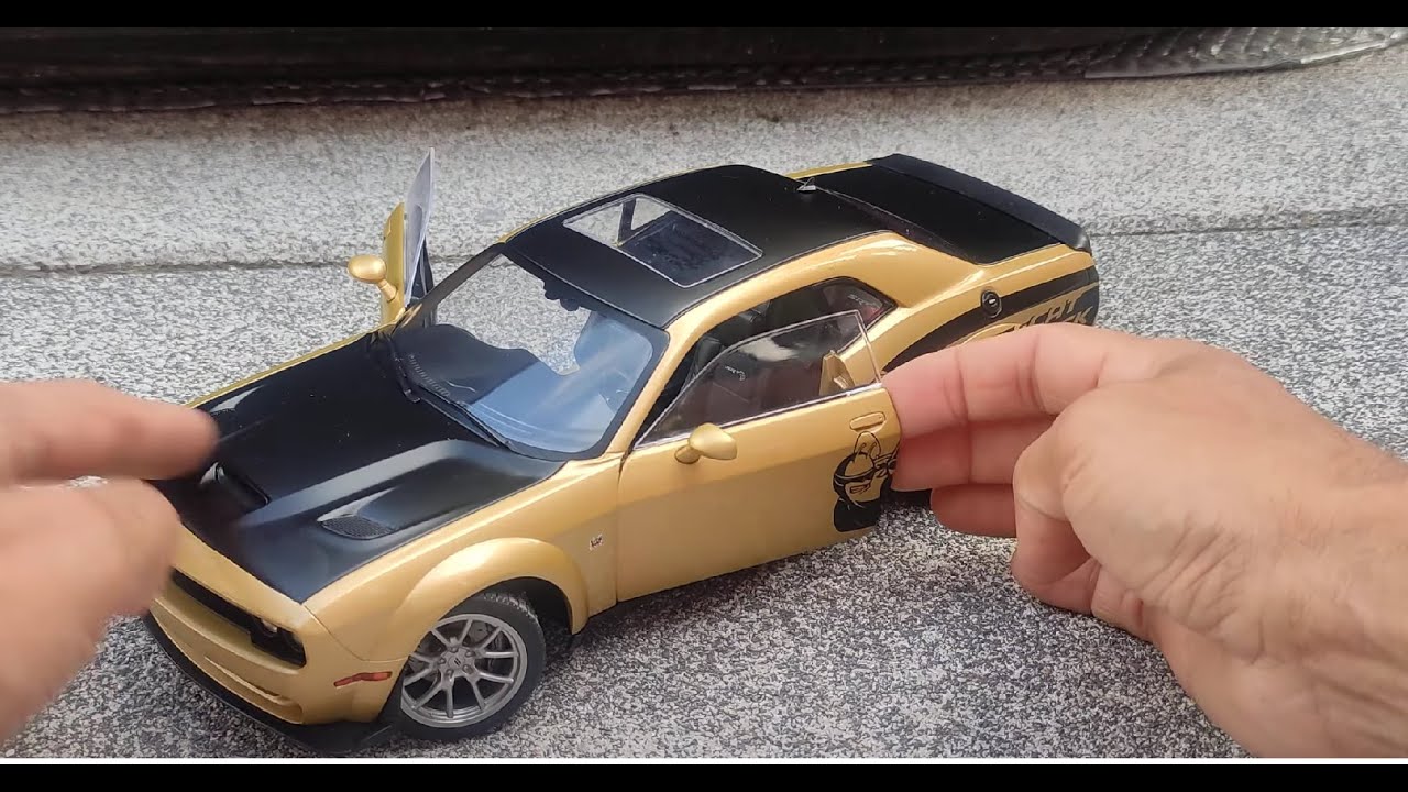 Dodge Challenger RT scat Pack WIDEBODY  1:18 SCALE Metal model SOLIDO UNBOXING Hemi