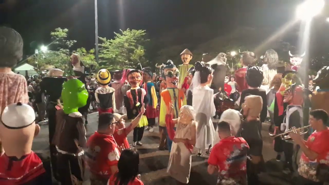 Cimarrona Barracos  y Mascarada Cultura Pilarica  en el parque de tres ríos