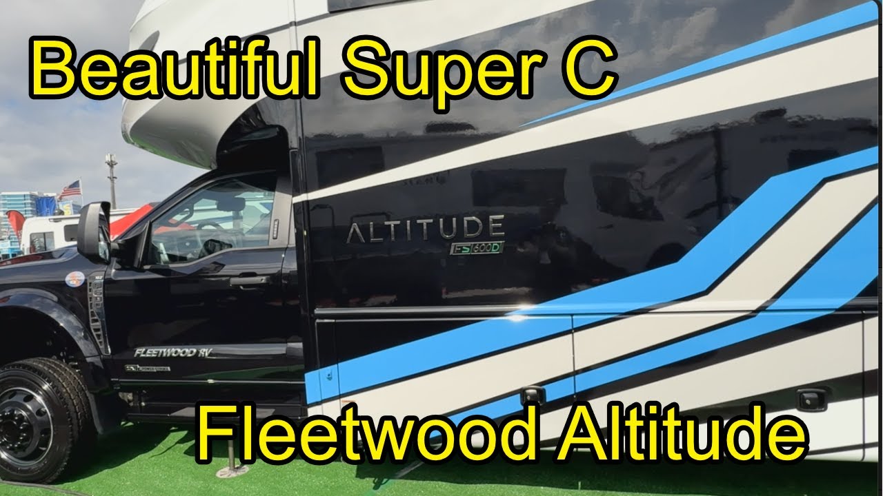 Это просто великолепный автодом Super C от Fleetwood RV!