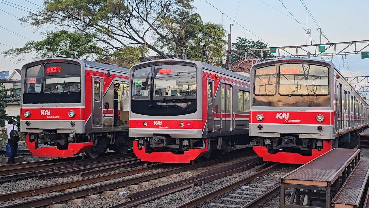 [4K] Stasiun Jakarta Kota: Kompilasi Kereta JR 205, TM 6000, CC 201 | KRL Commuter Line (2/6)