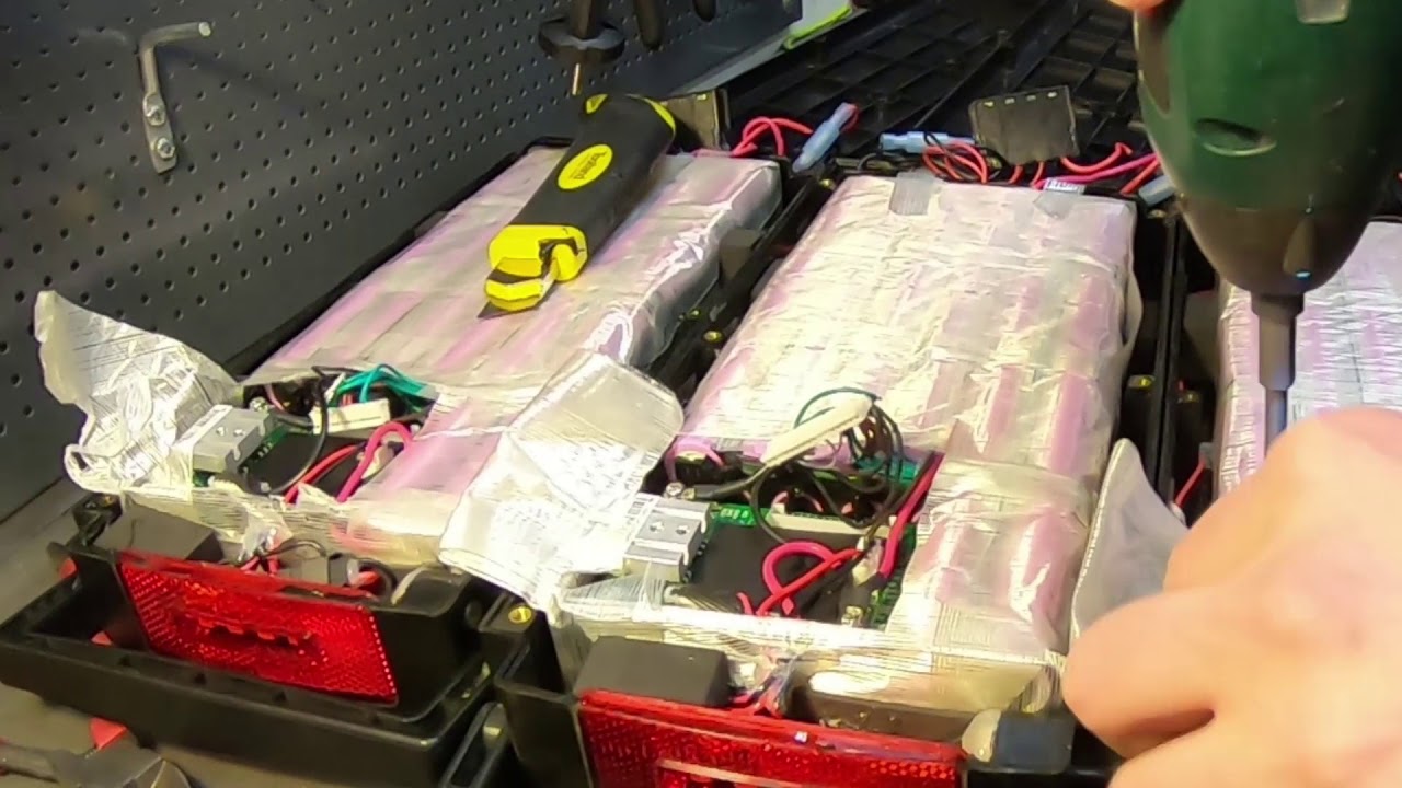 Den onde doktorn slår till igen - Trillingnöten (Planerat Åldrande i Biltema Batterier Del 13)