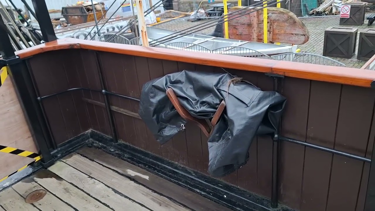 DUNDEE  RRS DISCOVERY PART 4