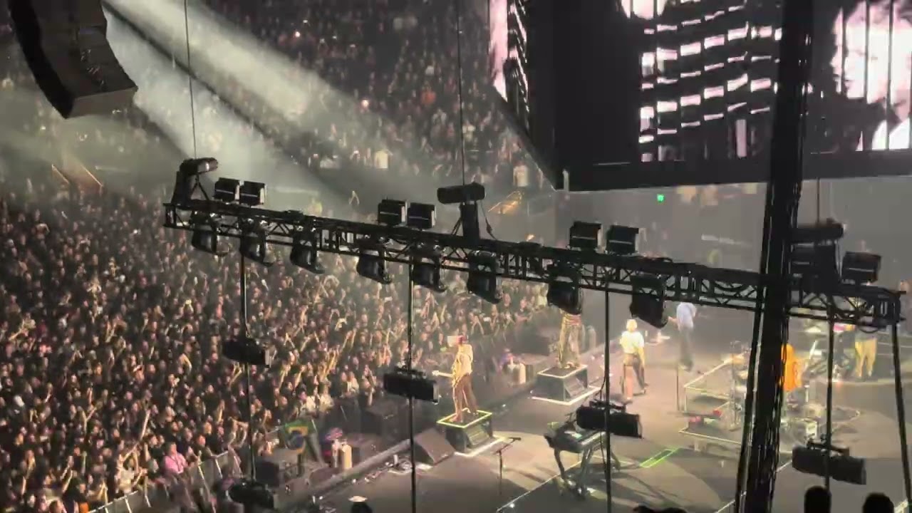 Linkin Park-Papercut  (Live At Rod Laver Arena  Melbourne 8/3/26)