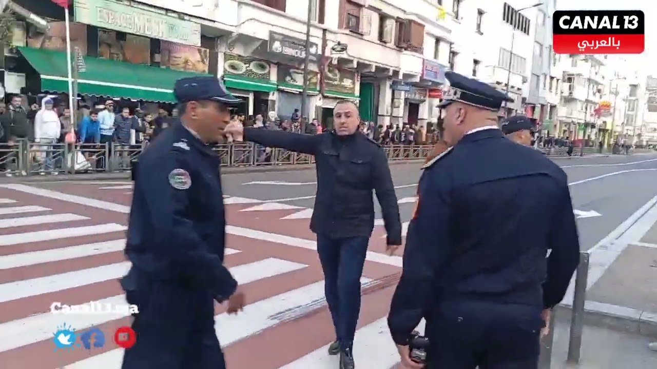 شاهد مرور مولاي الحسن ولالة خديجة من وسط حي شعبي بالبيضاء