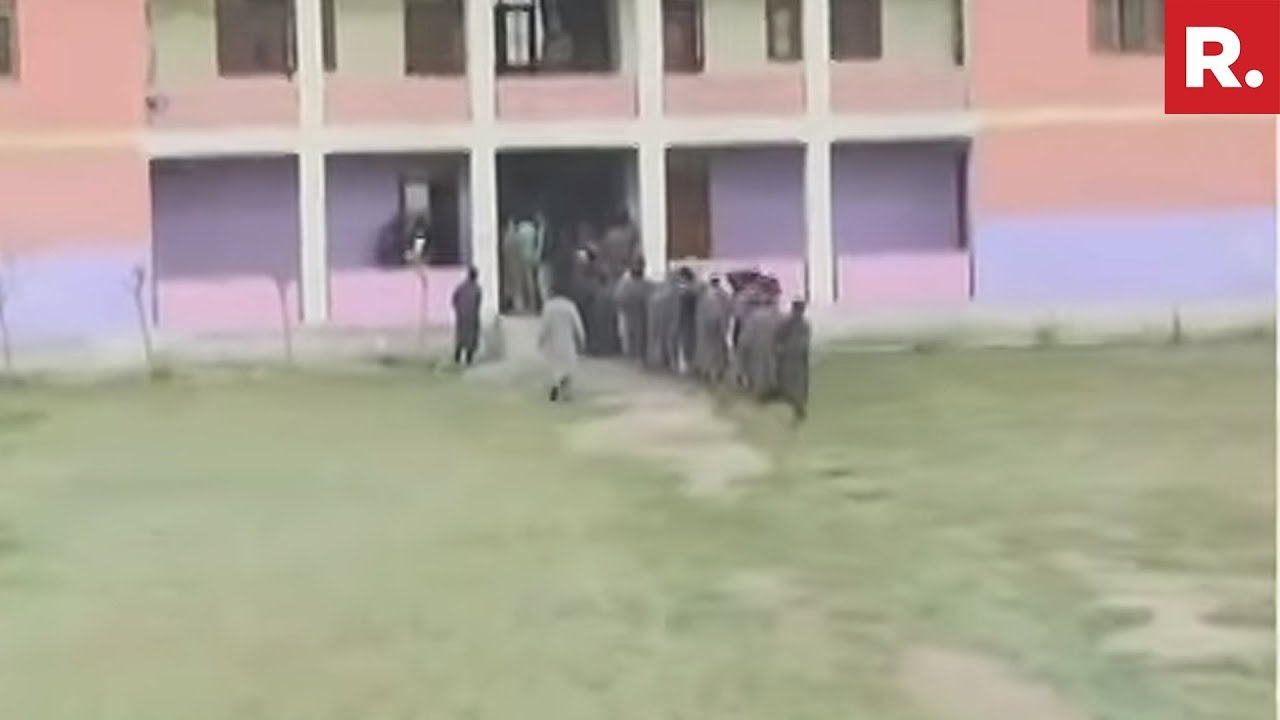 Visuals From J&K's Baramulla As Voters Queue Up To Cast Their Vote For The 2019 Lok Sabha Elections