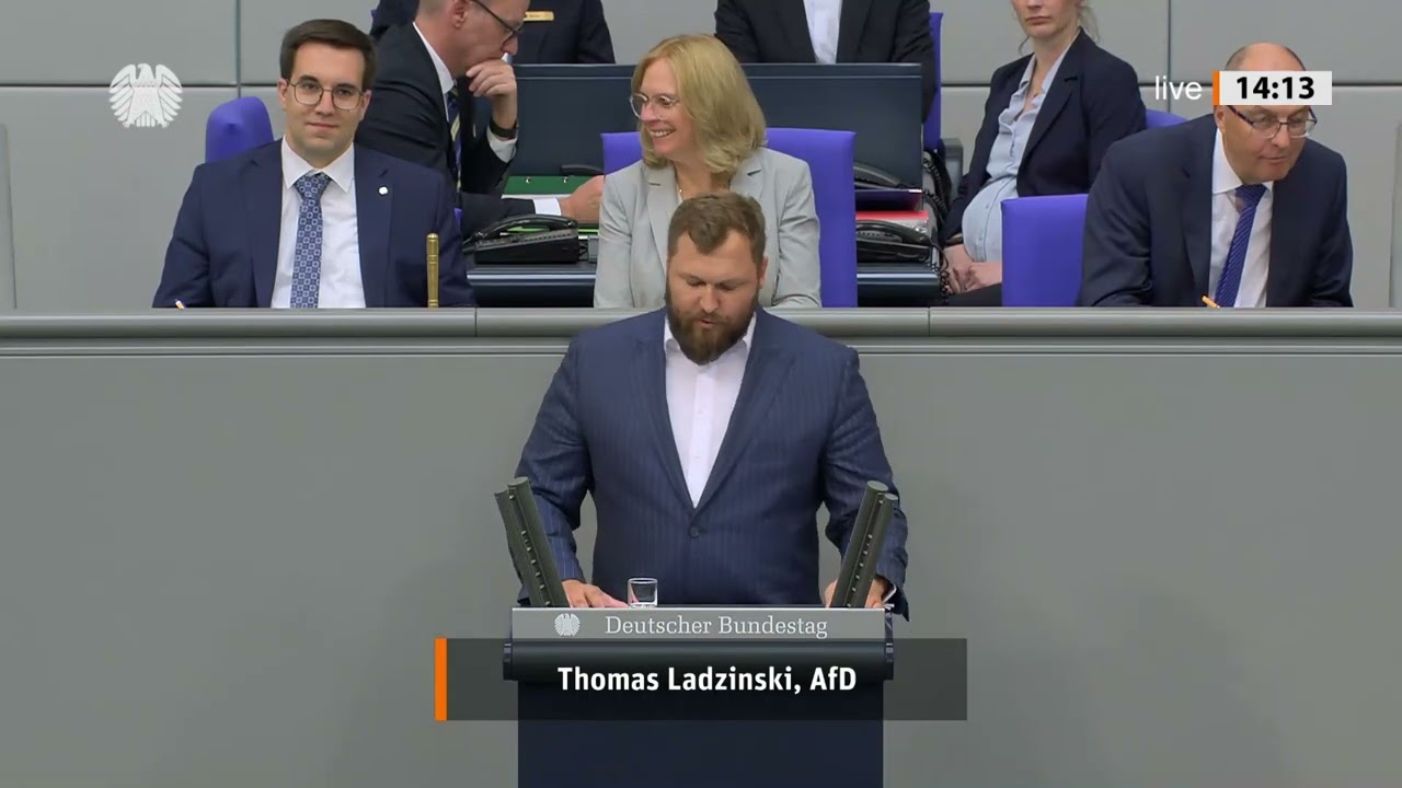 Ministerin Hubertz verspricht z&uuml;giges Bauen
