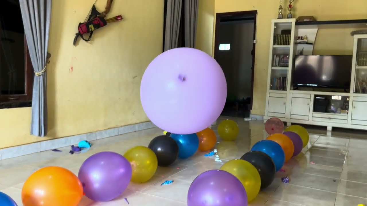😱 Polka Dot Balloon Rocket vs. GIANT Balloon Rocket! Who Flies Higher? 🚀🎈