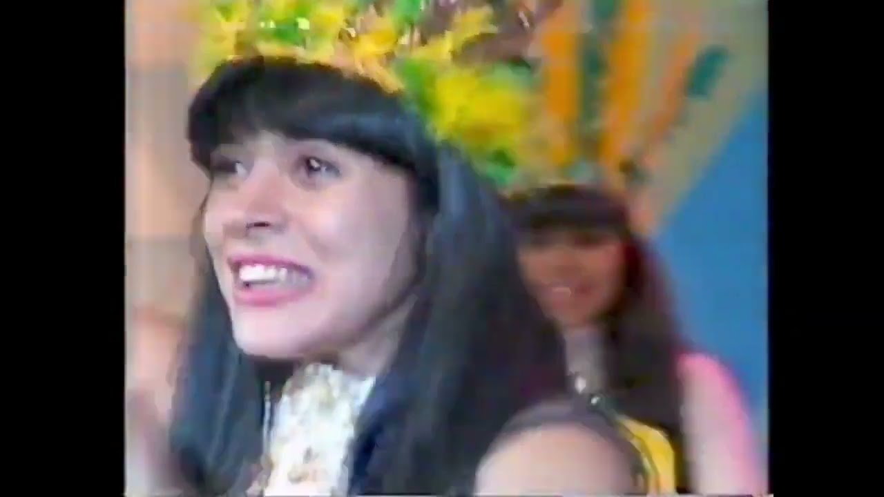 MARA CANTA E ENCANTA COM SUA BELEZA!