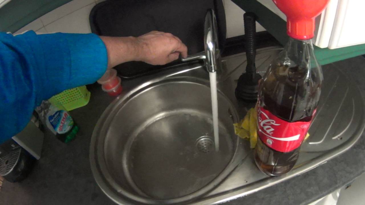 Desatascando un fregadero con un lavavajillas