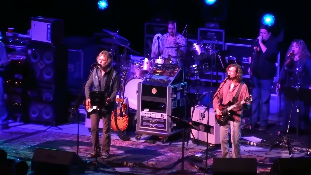 BOB WEIR AND PHIL LESH Playing the Entire Terrapin Station Furthur 10-5-2011  4K