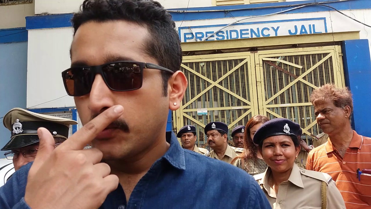 Parambrata Chatterjee visits Presidency jail, impressed by inmates&rsquo; craftsmanship