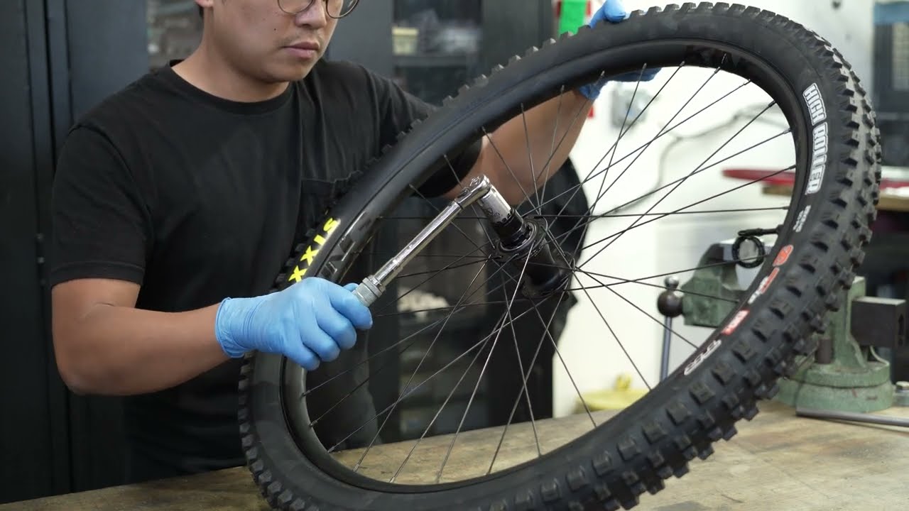 How to Remove and Install a Driveshell Assembly in a Chris King hub