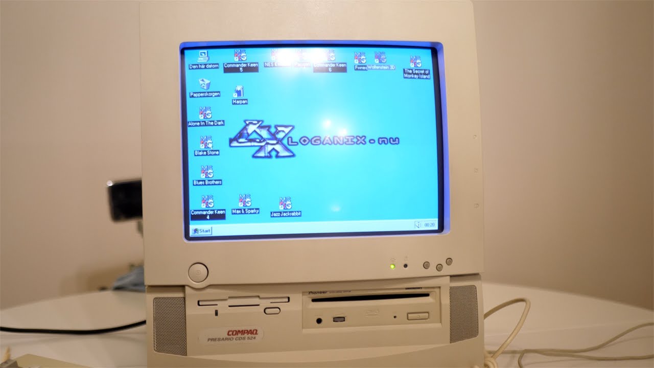 Compaq Presario CDS 524 CRT Screen Adjustment with Monkey Island of course!
