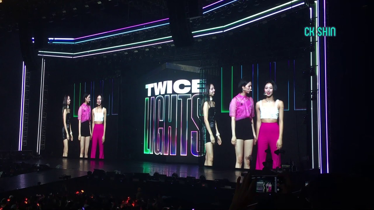 [TWICELIGHTSinKL] Chaeyoung selecting Nayeon and Jeongyeon to perform Born This Way 190817