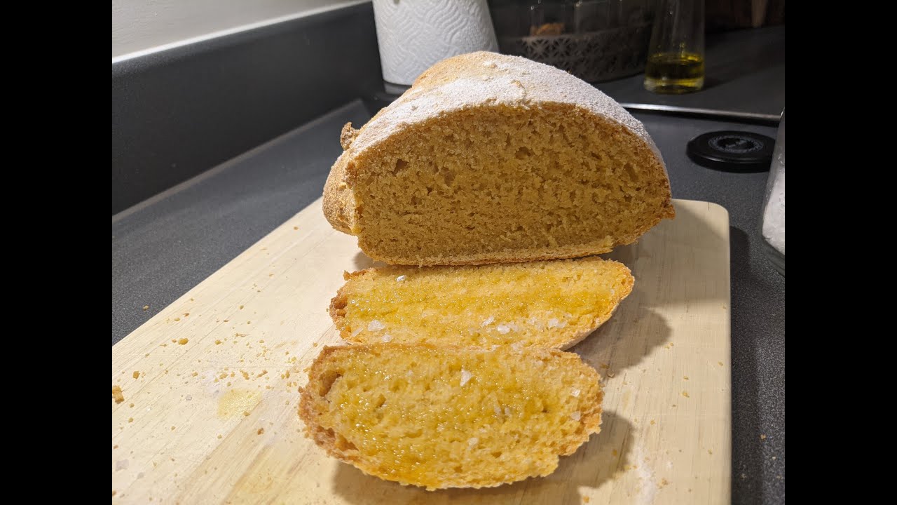 PANE DI MAIS/GRANTURCO FATTO IN CASA (Rustico) HOME MADE CORNBREAD (Rustic).