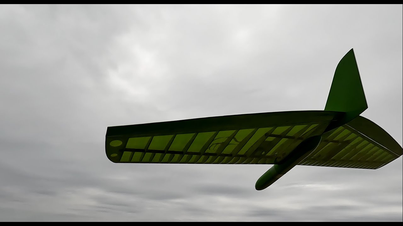 Shaka portable glider flying at the dunes in Aberdeen in 5mph wind