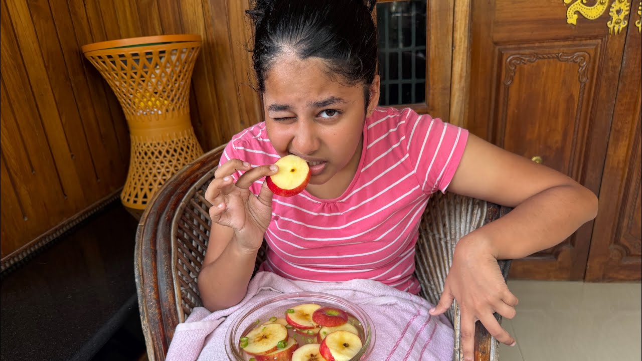Delicious pickled apple |||uppilitta apple
