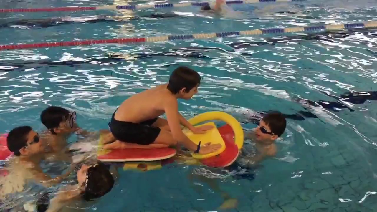 Schwimmen Floßbau-Sportunterricht
