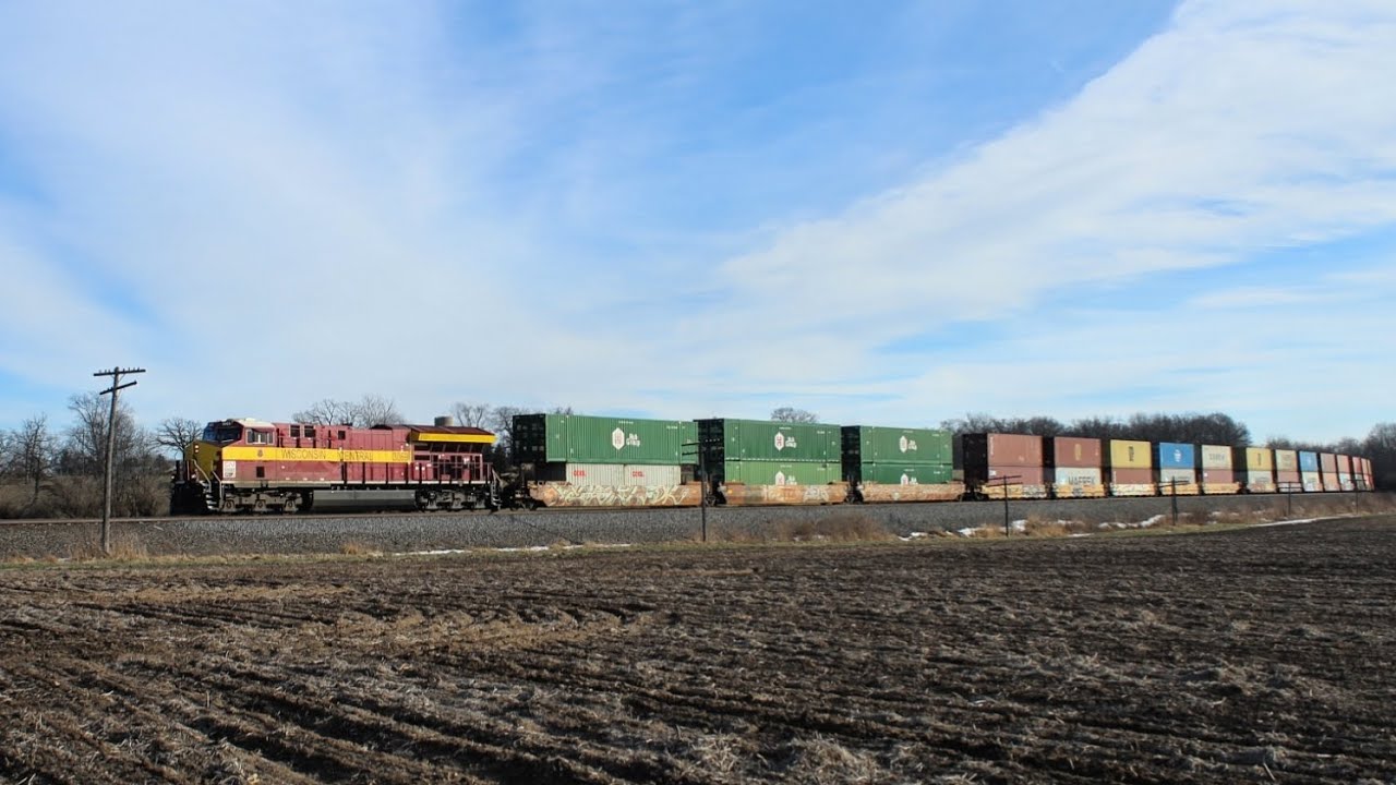 CN 3069 leads Q199 @ Wheatland WI 12/23/25