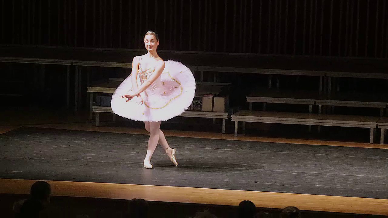 Ballerinaer fra Ballet Akademiet i Aarhus den 19 nov 2016