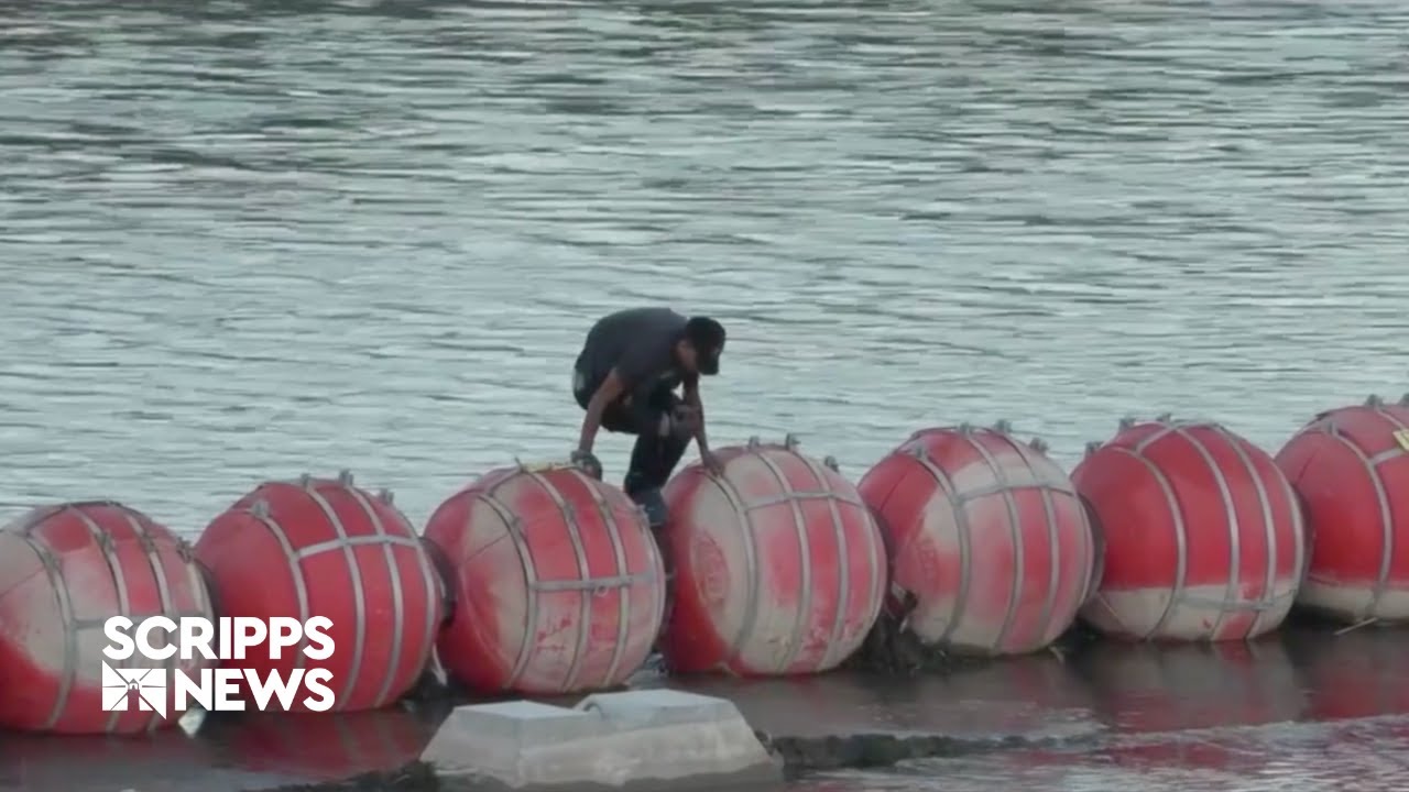 Raw Video: Migrants cross buoys meant to deter passage at Texas border
