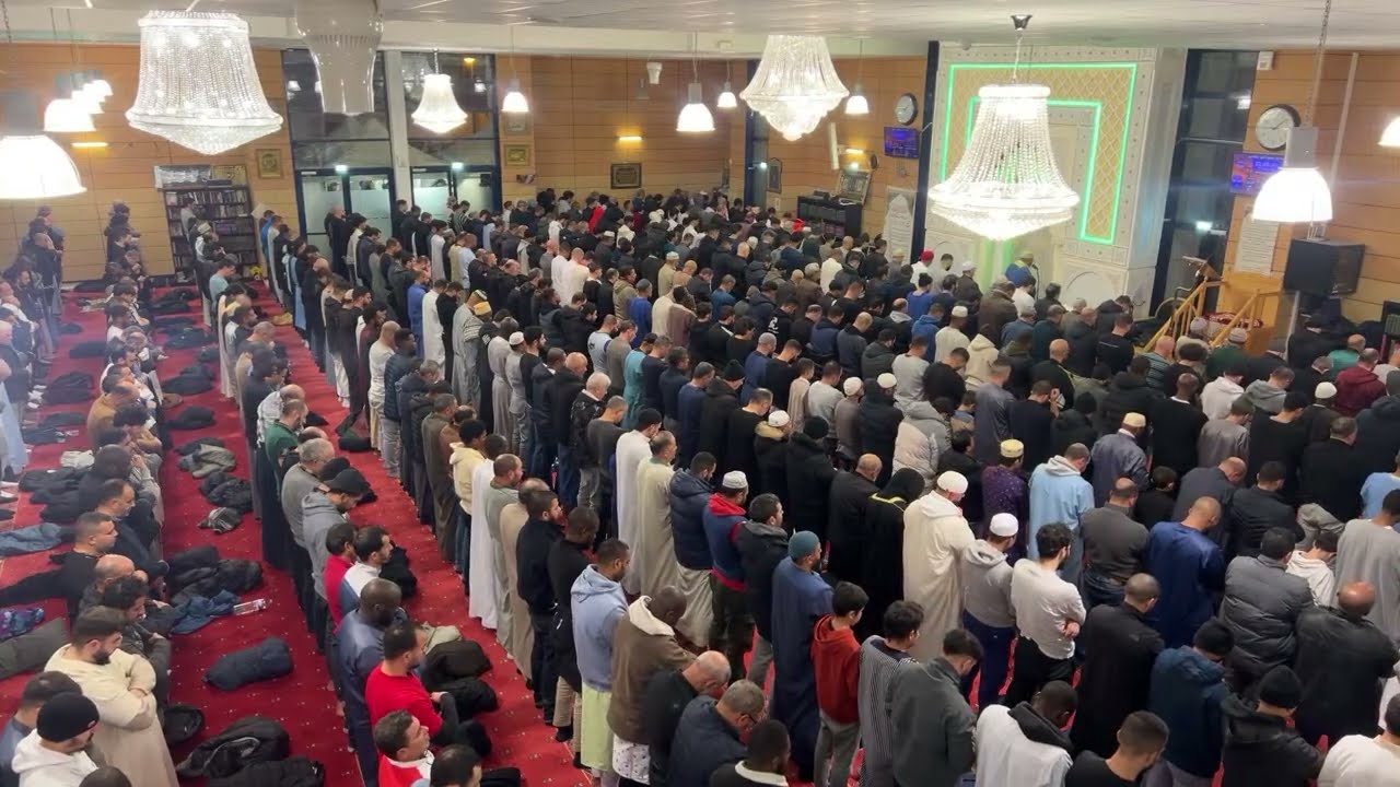 تلاوة رائعة للشيخ نور الدين طويل إمام المسجد ‏والشيخ مصطفى السحت مؤذن امام المسجد بباريس مباش￼ رمضان