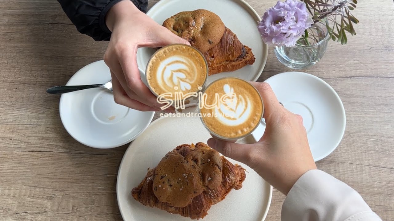 Visiting Callé Bakery, Strolling at the Queen Victoria's Garden, and Eating Hot Pot in Melbourne