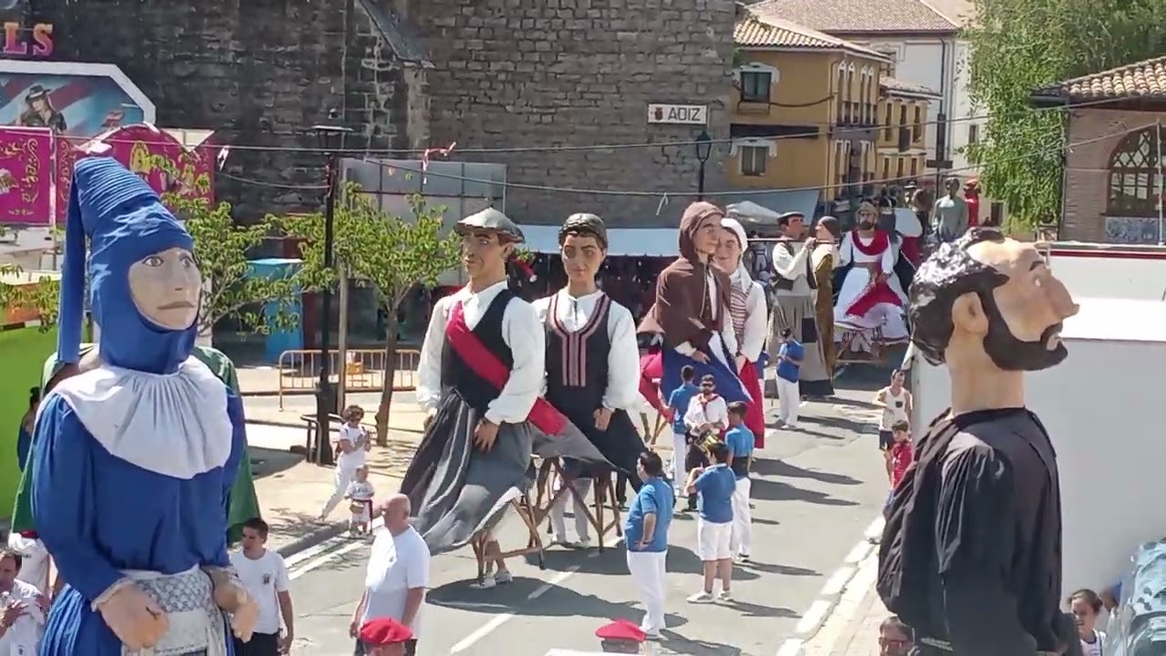 Gigantada en Aoiz 2024 (pasacalles)
