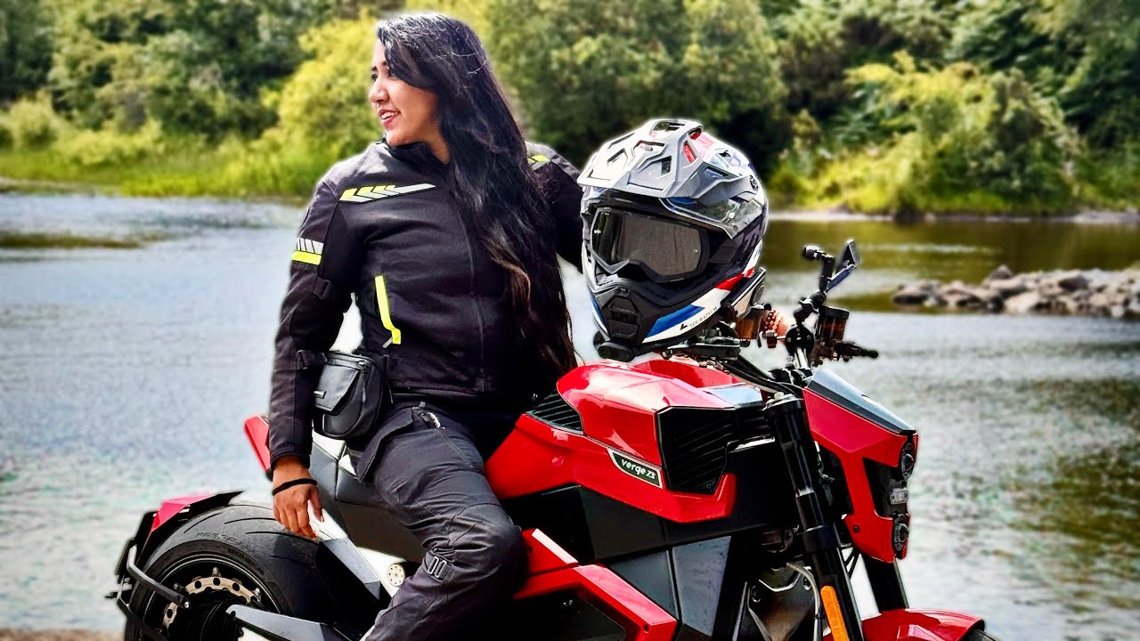 Она приехала аж из Индии!🇮🇳