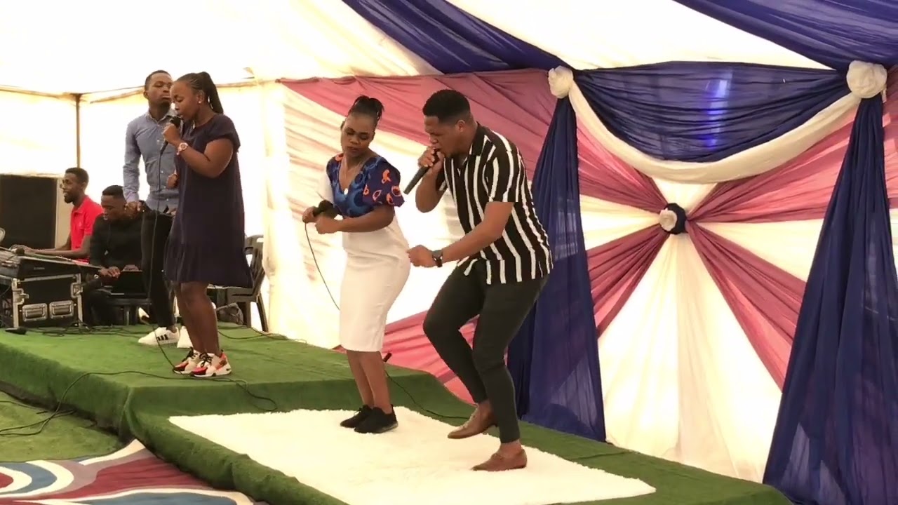 Young David Ncwane - Yey wena chorus