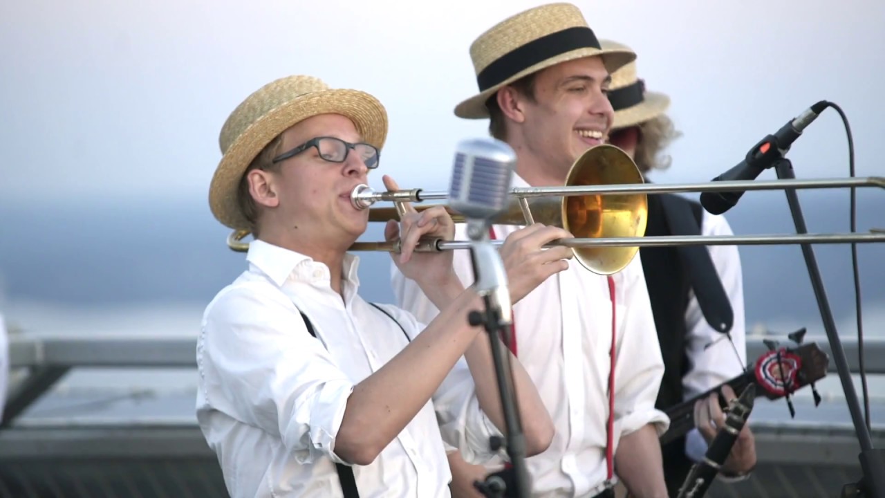 Swing'it LIVE from Holmenkollen Ski Jump - When the Saints