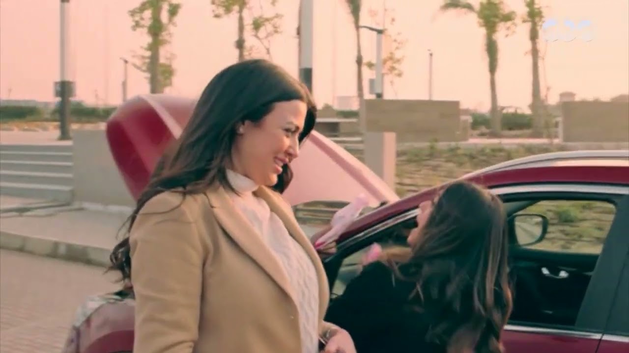 مسلسل حكايات بنات| لما حد يعاكسك وتبقى معاكي صاحبتك اللي بتموت في المشاكل وبـ100 رجل😂😂