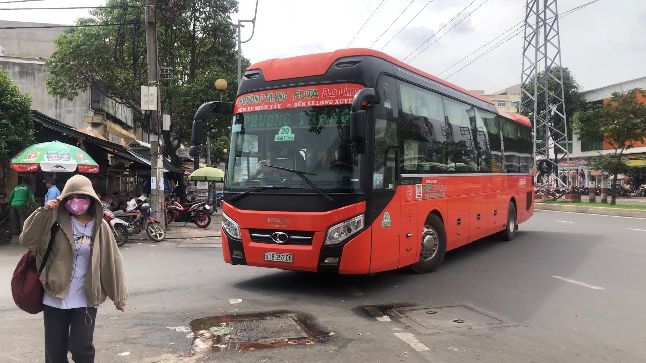 #83 Xe Khách Việt Nam (Ngắm xe khách vào bến xe miền tây) | Tấn Nguyễn HLX 76