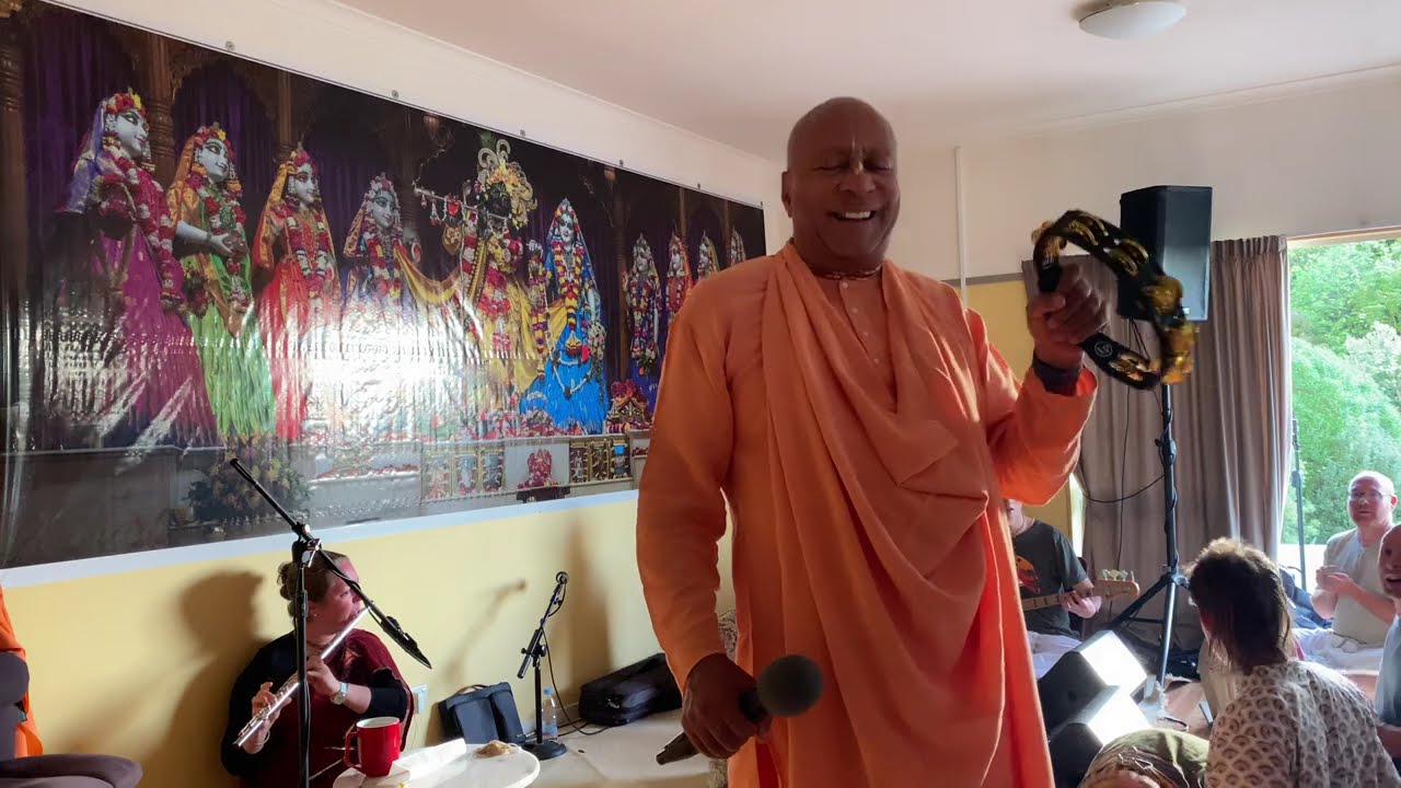 HH Devamrita Swami - Kirtan 2