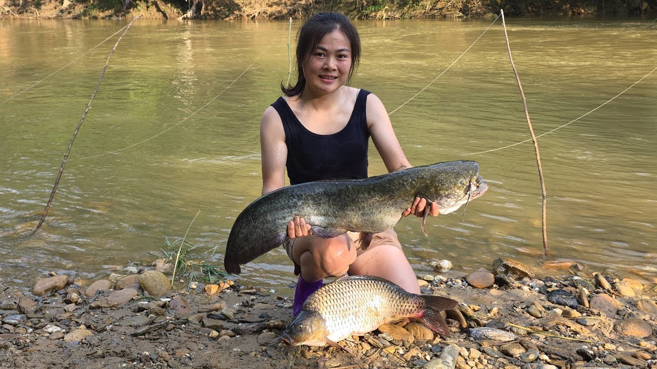 Her efforts were rewarded with giant fish - Bac's sister's fishing techniques.