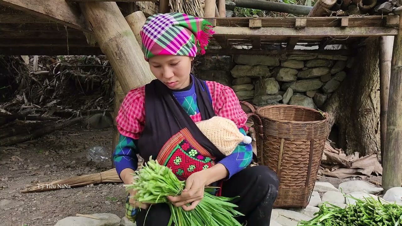 Monk's AMAZING act of kindness helps homeless single mother babysit