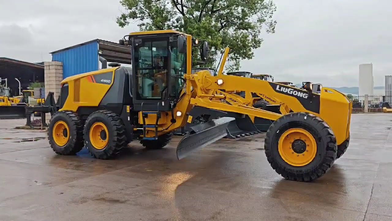 This Chinese grader is leveling the global construction game! 🚜