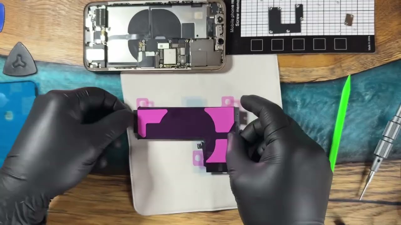 „iPhone 11 Pro – szybka wymiana baterii krok po kroku ⚙️
