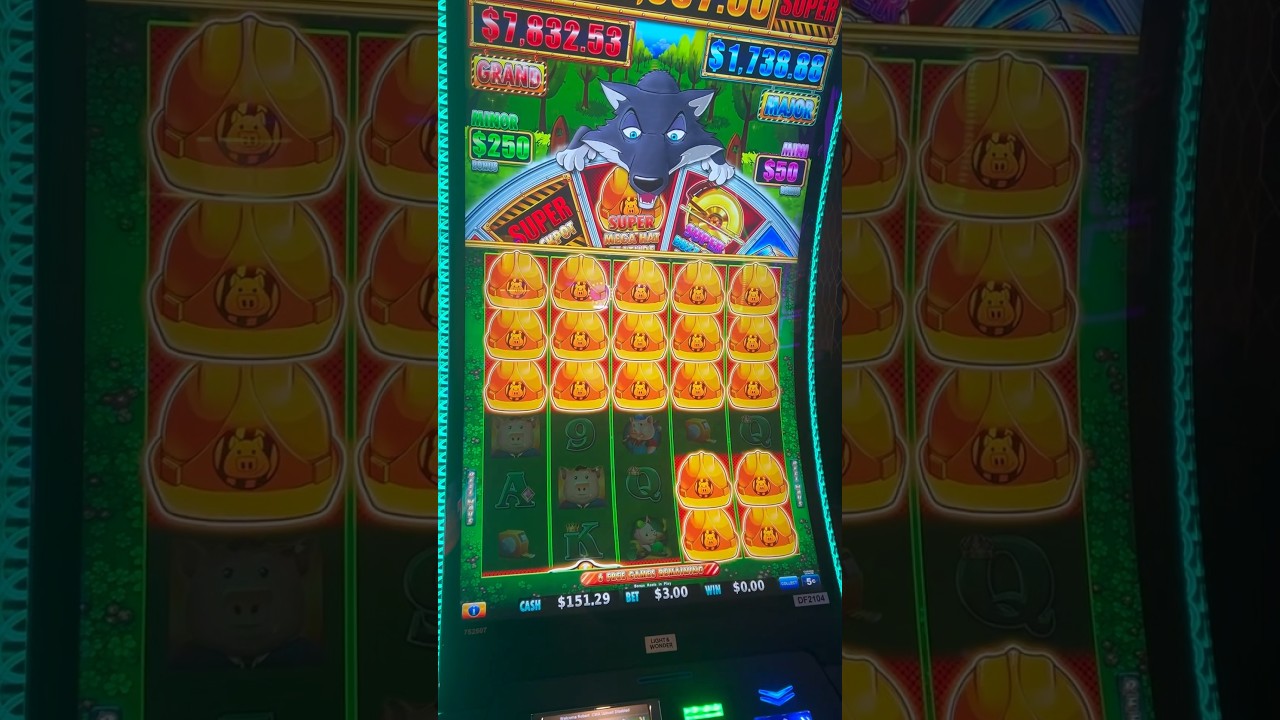 Super Mega Hat! #huffnpuff #huffnevenmorepuff #slots #slotmachine #jackpot #casino #gambling #slot