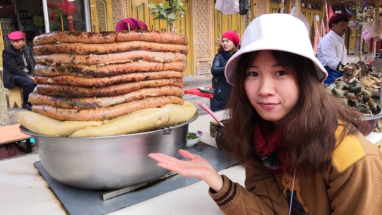 新疆喀什夜市的特色美食羊雜碎，5元一碗，好吃又實惠！