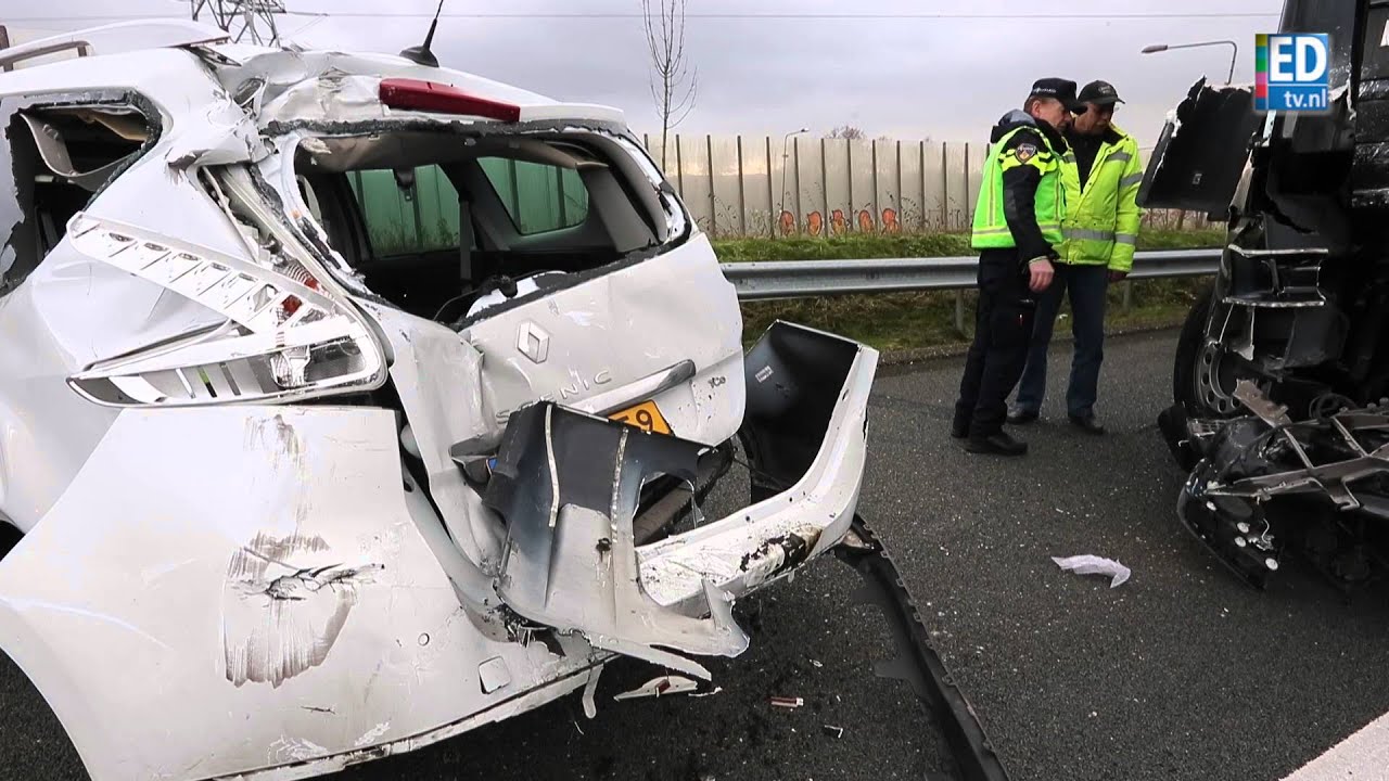 Ongeval met twee vrachtwagens en personenauto op A2 bij Eindhoven