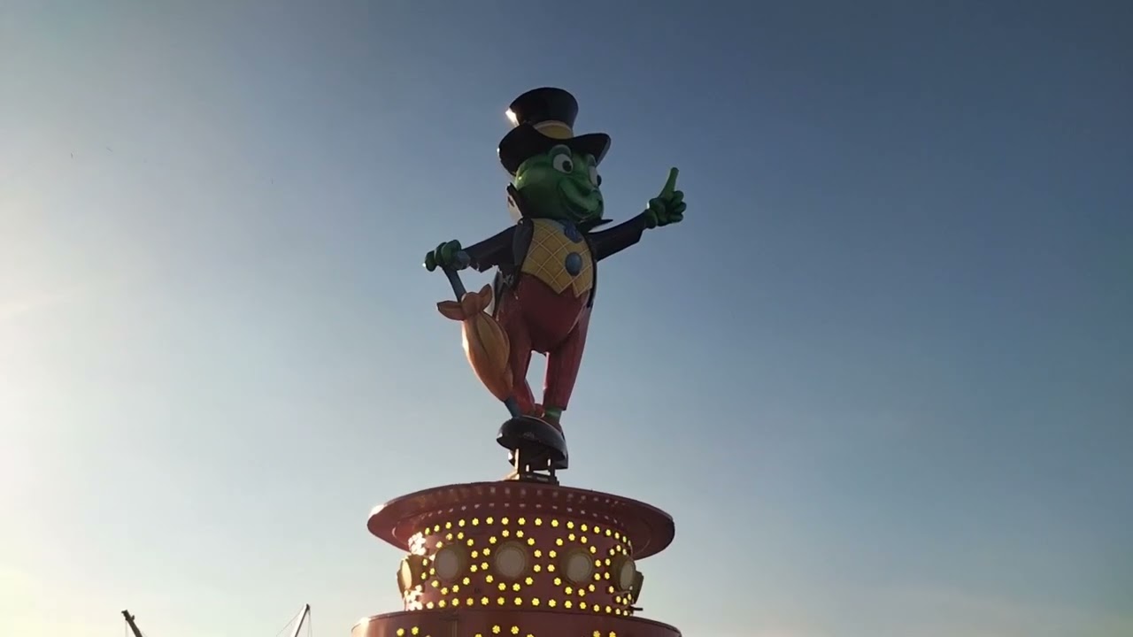 Jump and smile, Dance and smile, Onride. Tom Wilson. Best frogs.